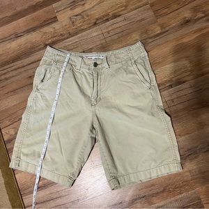 Men’s khaki shorts